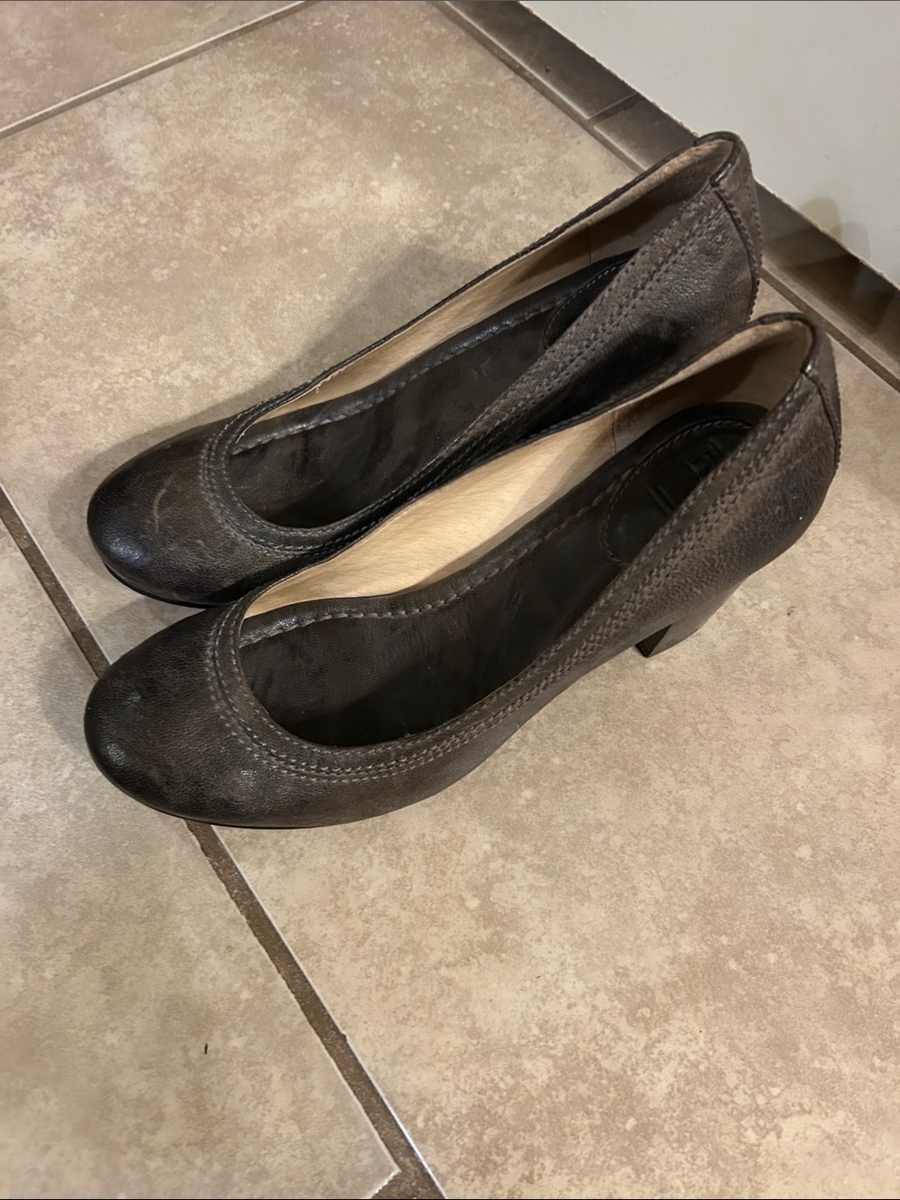 Frye Women's Round-Toe  Carson Heel Pumps 8